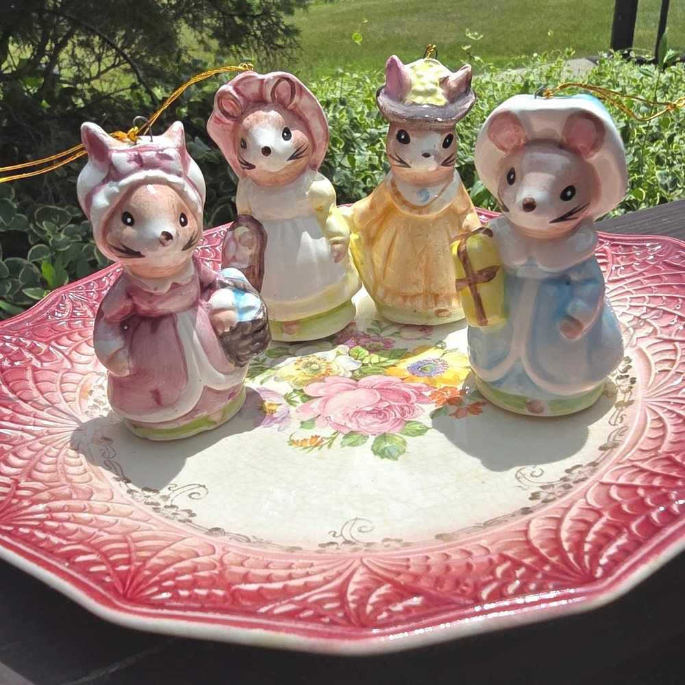 Vintage‎ Ceramic Christmas Mouse Ornaments Set with Royal China Mayflower Plate